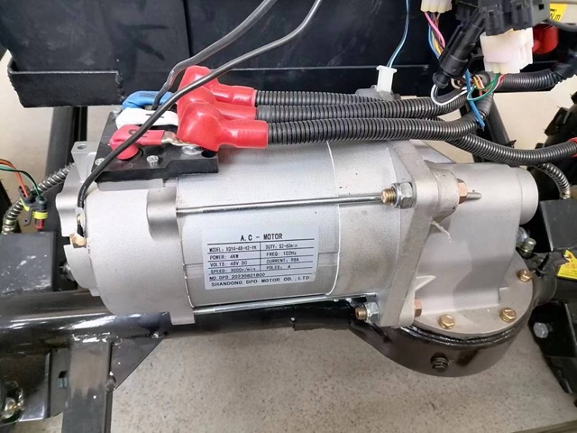 Гольф-кар с кареткой Гольф-кар с кареткой