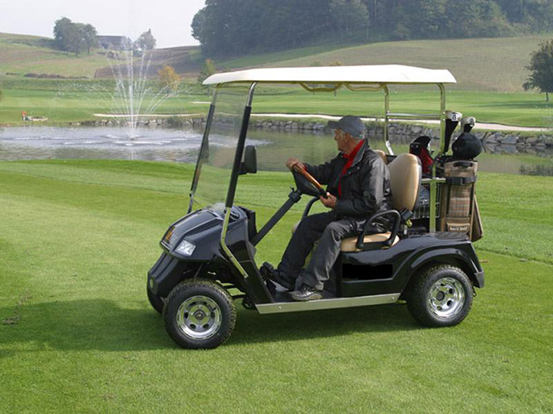 تطبيق عربة الجولف كيفان على ملعب الجولف. The Application of Qifan Golf Cart on Golf Course.